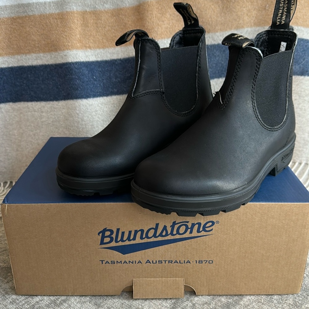 Blundstone 510 Classics (Black) Size 7.5 NEW